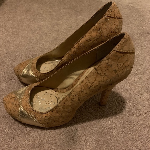 Lovely People Like New Cork + Gold Heels - Picture 2 of 5